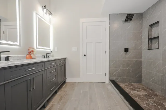 $619,900 | 1 A Sheraton Drive, Hudson, NH 03051