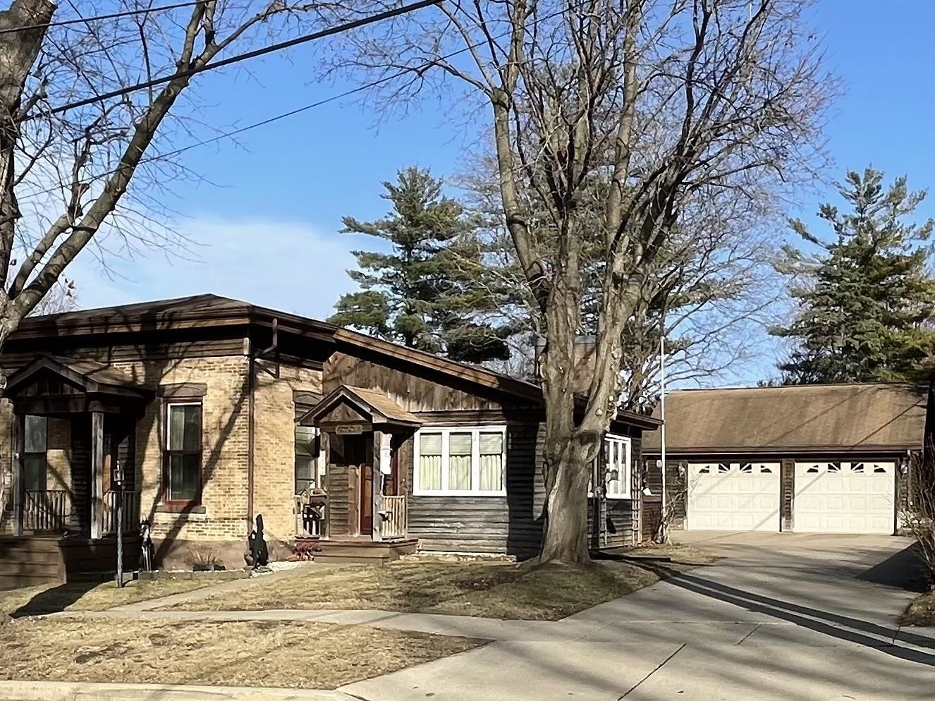 208 North Capron Street Berlin, WI 54923 - Photo 1 of 38