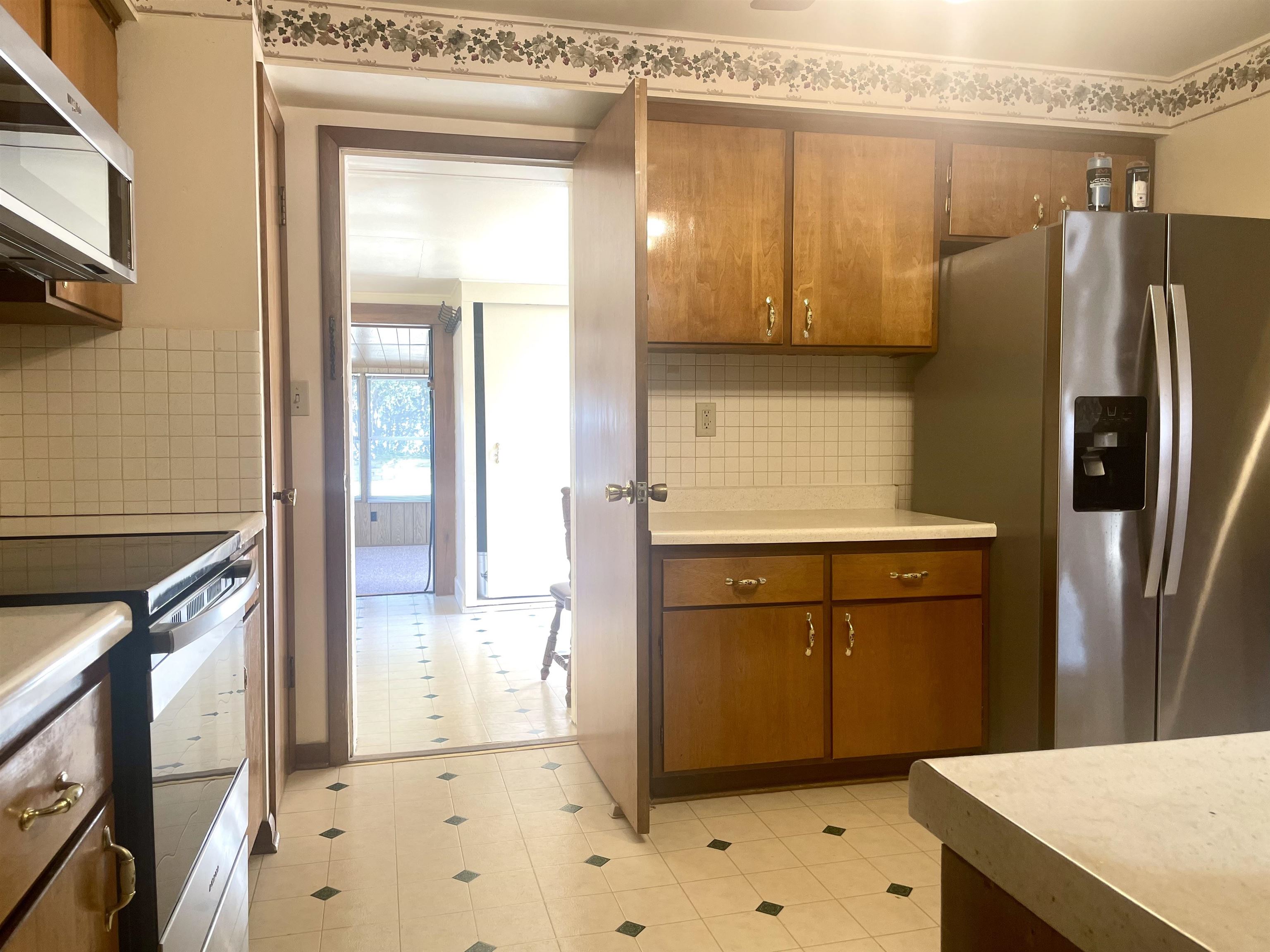 208 North Capron Street Berlin, WI 54923 - Photo 7 of 38