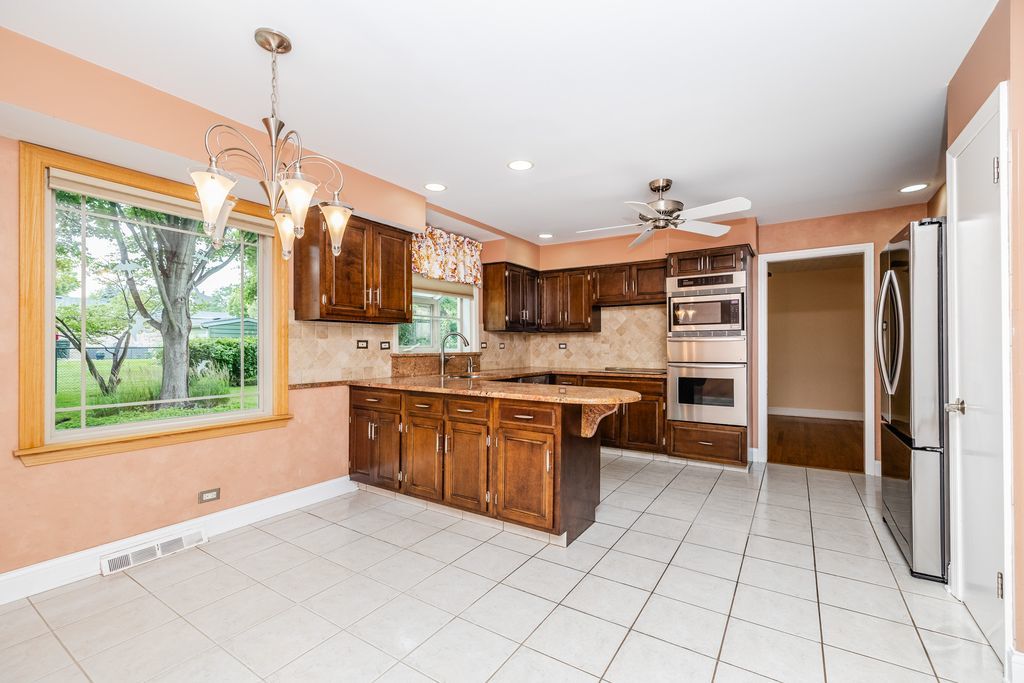1012 South Church Road Mount Prospect, IL 60056 - Photo 7 of 43