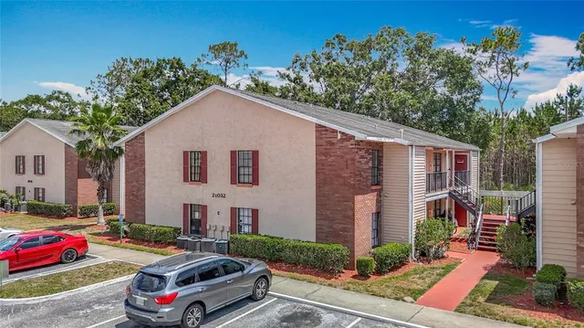 a car parked in front of white house