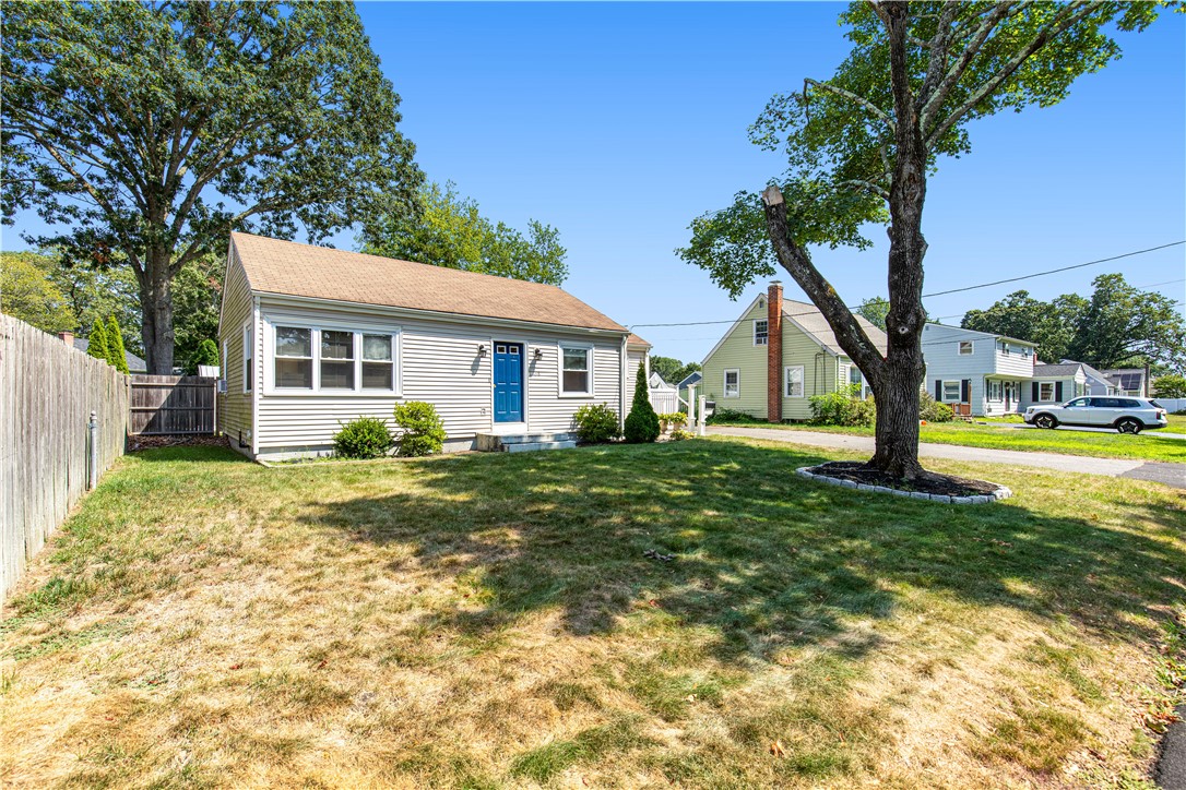 138 Becker Avenue East Providence, RI 02915 - Photo 6 of 45