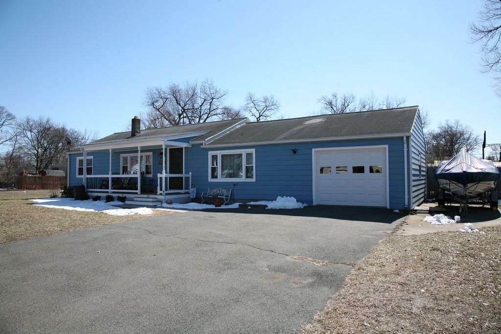 85 Falmouth Road Chicopee, MA 01020 - Photo 1 of 28 Gallery Image 1