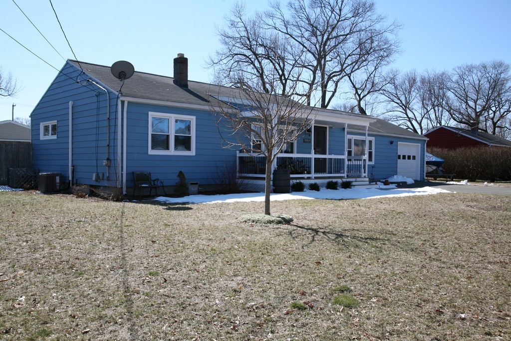 85 Falmouth Road Chicopee, MA 01020 - Photo 2 of 28 Gallery Image 2