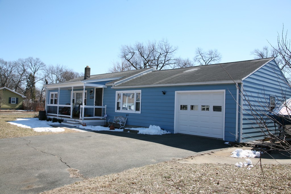 85 Falmouth Road Chicopee, MA 01020 - Photo 3 of 28 Gallery Image 3