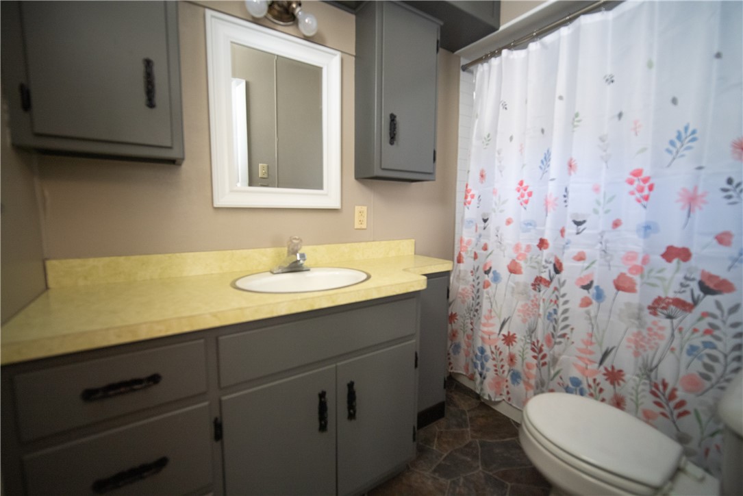 109 East 9th Street Georgetown, IL 61846 - Photo 5 of 14 Master Bath