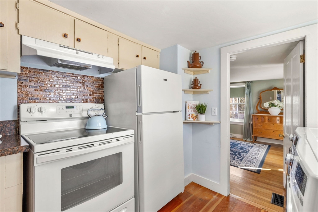 40 R Prospect Street, Unit 3 Marblehead, MA 01945 - Photo 14 of 34