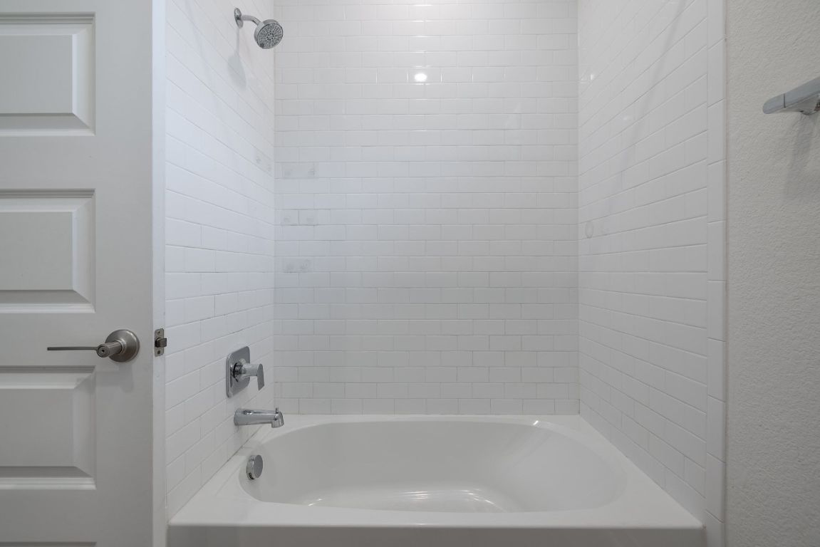 1120 Bear Track Loop Georgetown, TX 78628 - Photo 20 of 26 Bathroom with washtub / shower combination