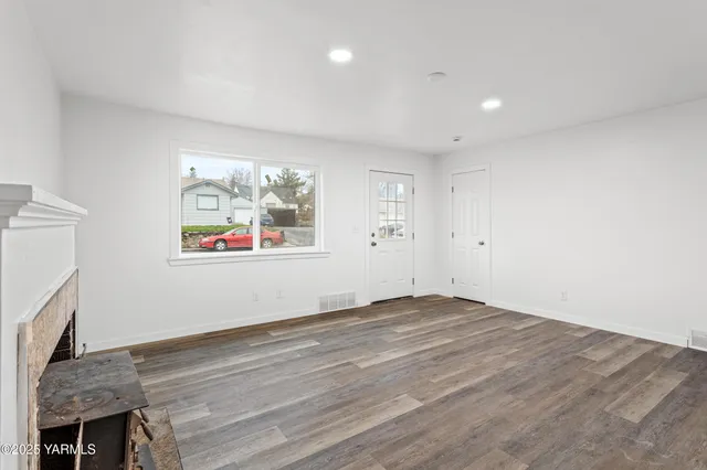 $355,000 | 109 East Hemlock Avenue, Sunnyside, WA 98944