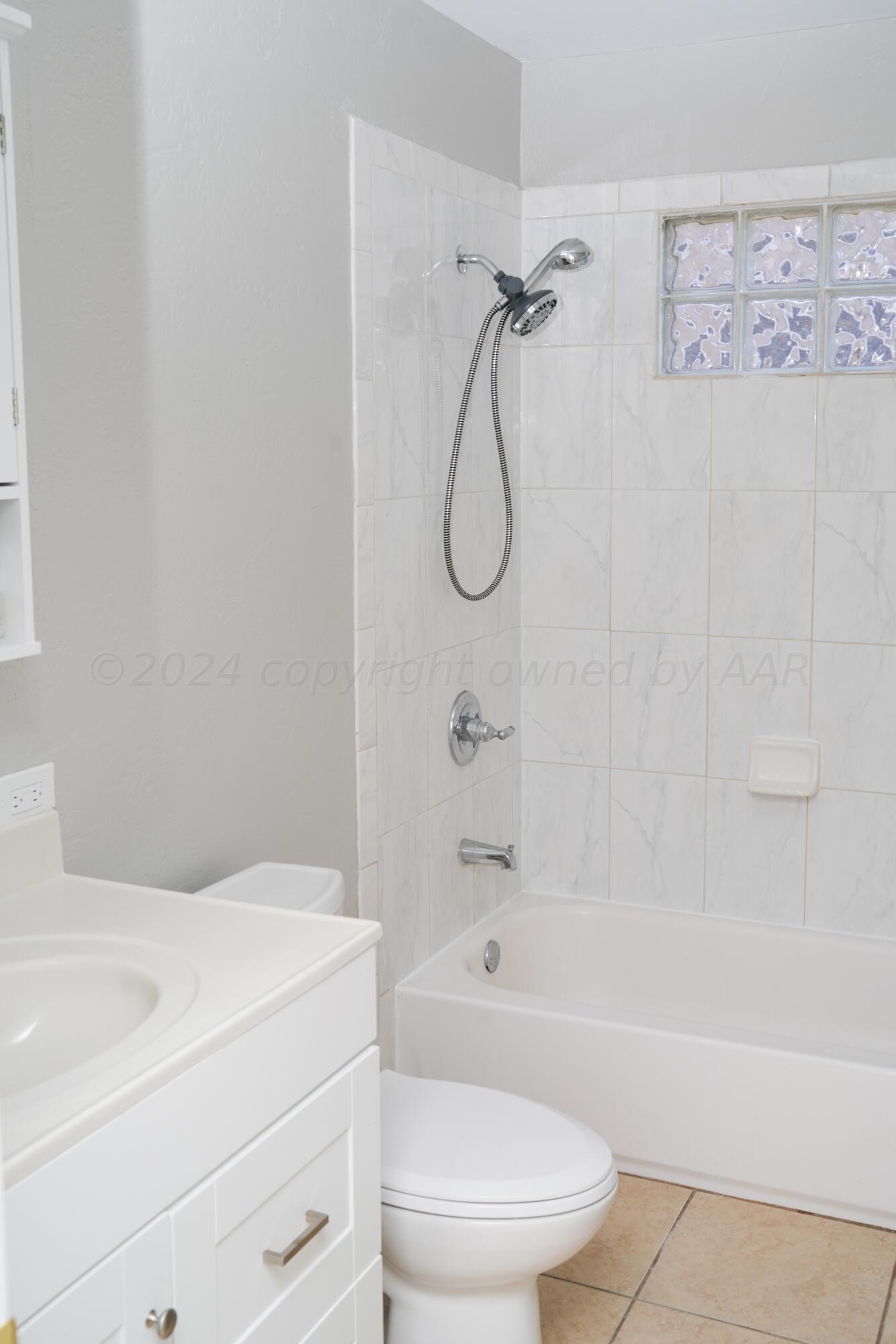 709 North Wells Street Pampa, TX 79065 - Photo 12 of 26 a bathroom with a bathtub toilet and shower