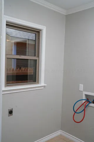 a view of a livingroom with washer and dryer