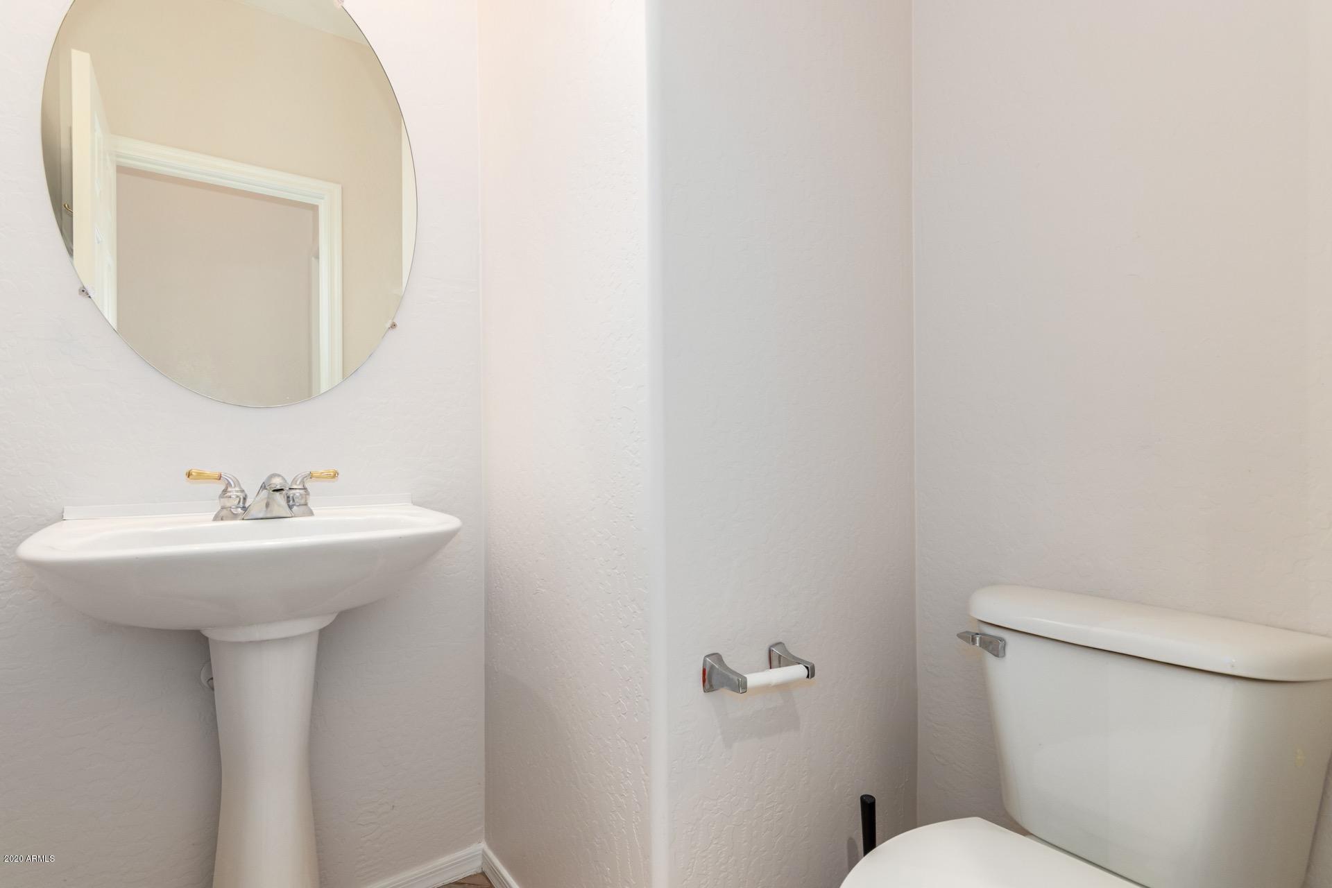 926 East Del Rio Street Gilbert, AZ 85295 - Photo 15 of 39 Guest Bath