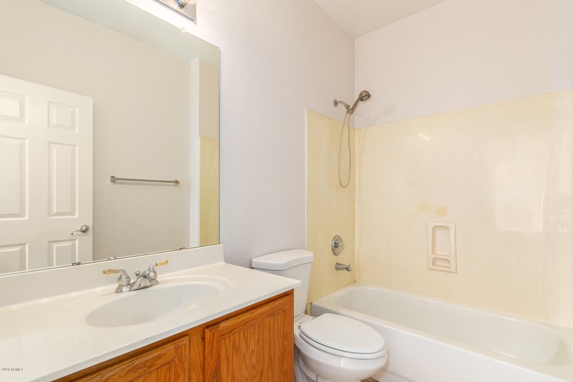 926 East Del Rio Street Gilbert, AZ 85295 - Photo 20 of 39 Full Bath downstairs