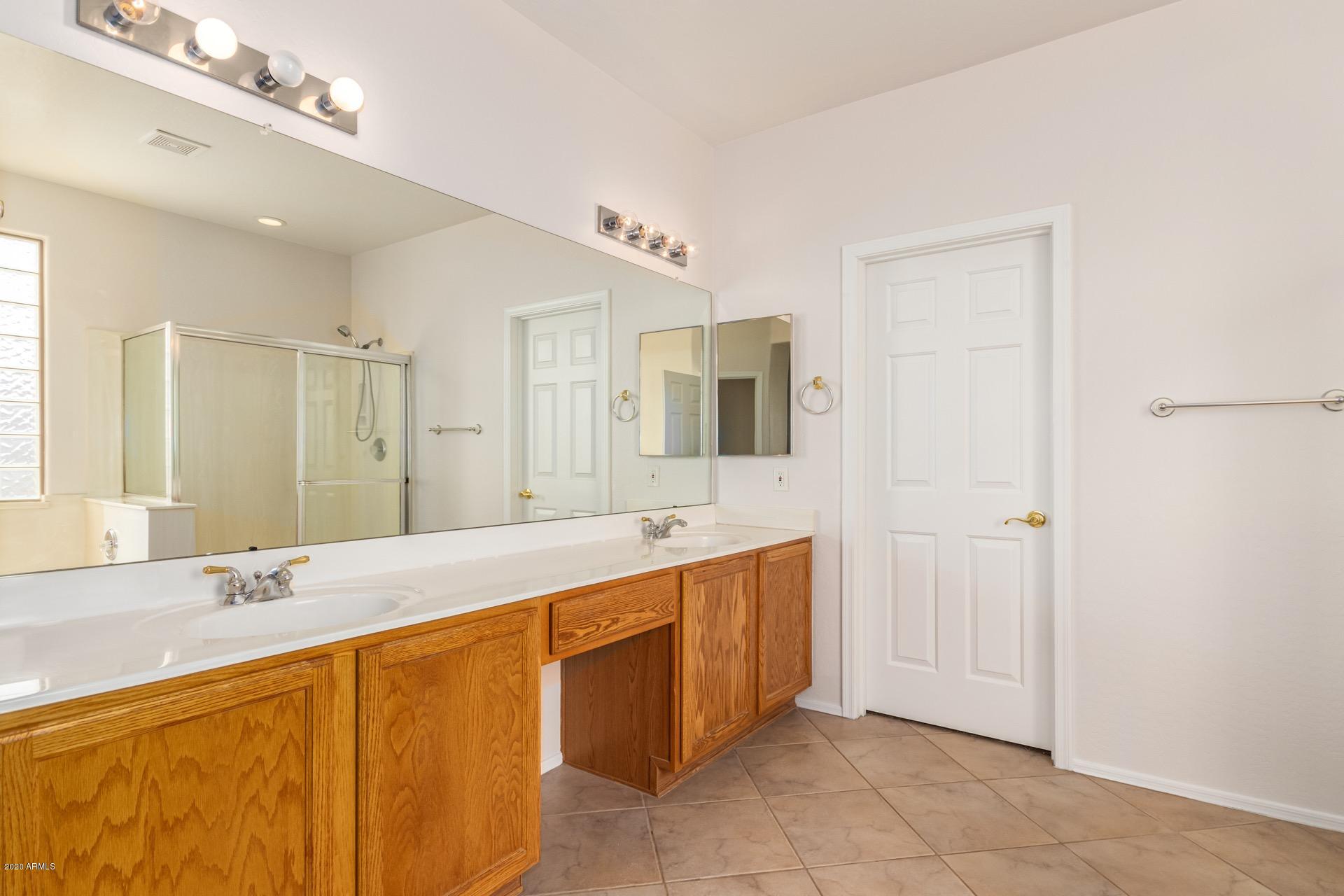 926 East Del Rio Street Gilbert, AZ 85295 - Photo 27 of 39 Master Bath