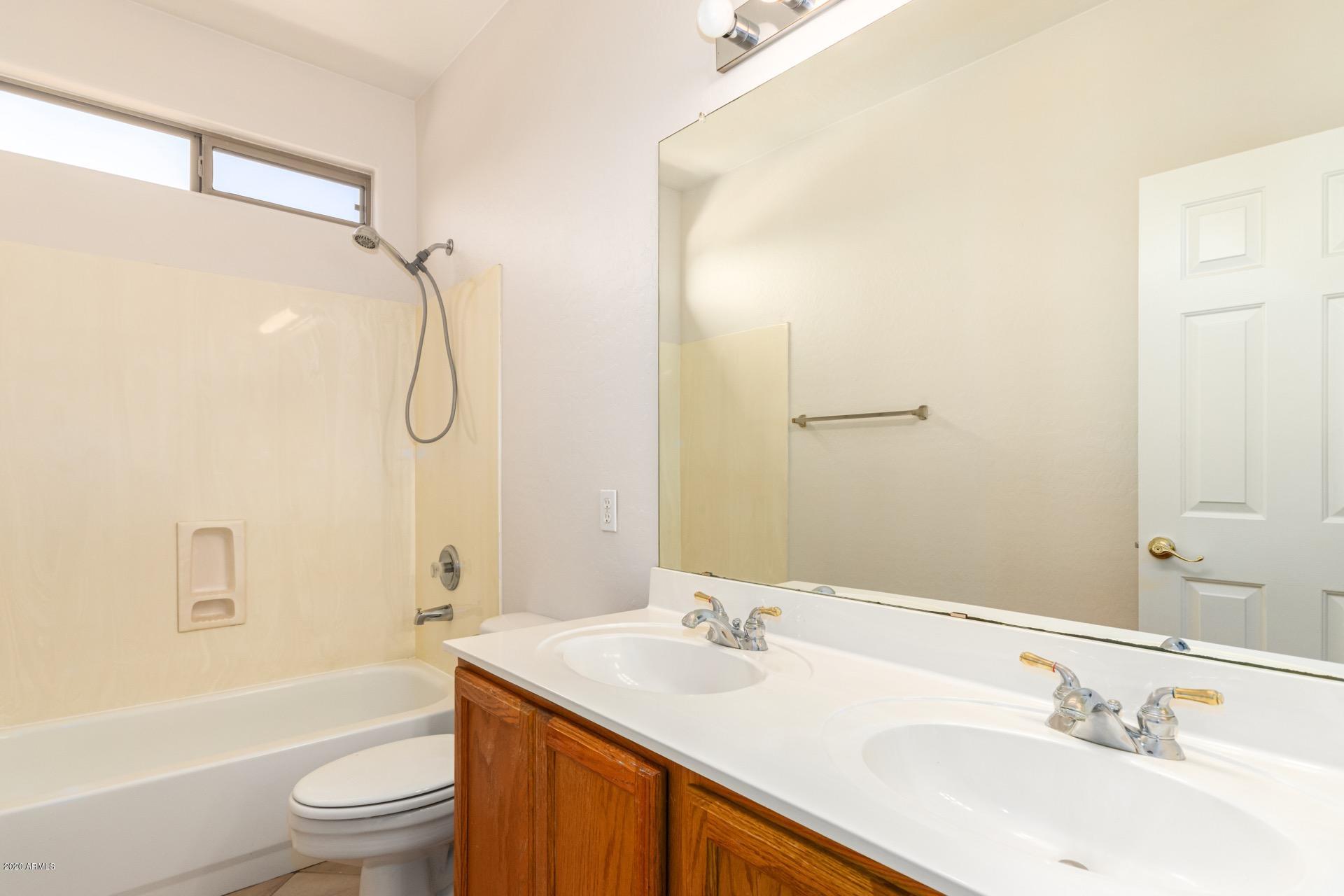 926 East Del Rio Street Gilbert, AZ 85295 - Photo 31 of 39 Upper Full Bath