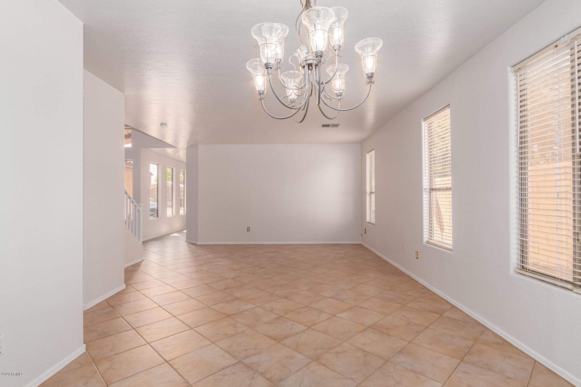 926 East Del Rio Street Gilbert, AZ 85295 - Photo 6 of 39 Dining/Living Rooms