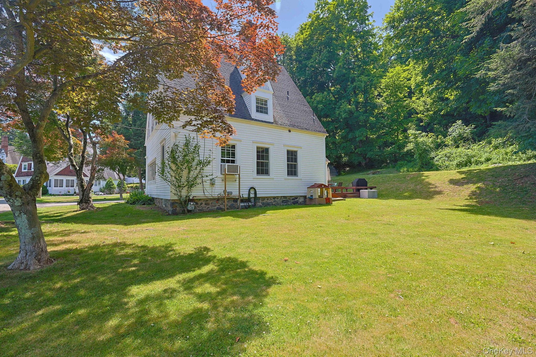 9 Library Road Tuxedo Park, NY 10987 - Photo 36 of 37 Expansive side yard