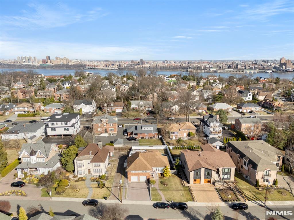 1070 Cumbermeade Road Fort Lee, NJ 07024 - Photo 28 of 34