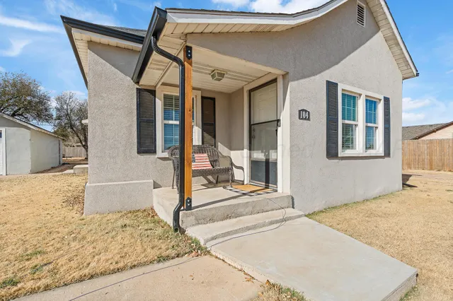 $174,900 | 104 South Cherry Street, Claude, TX 79019