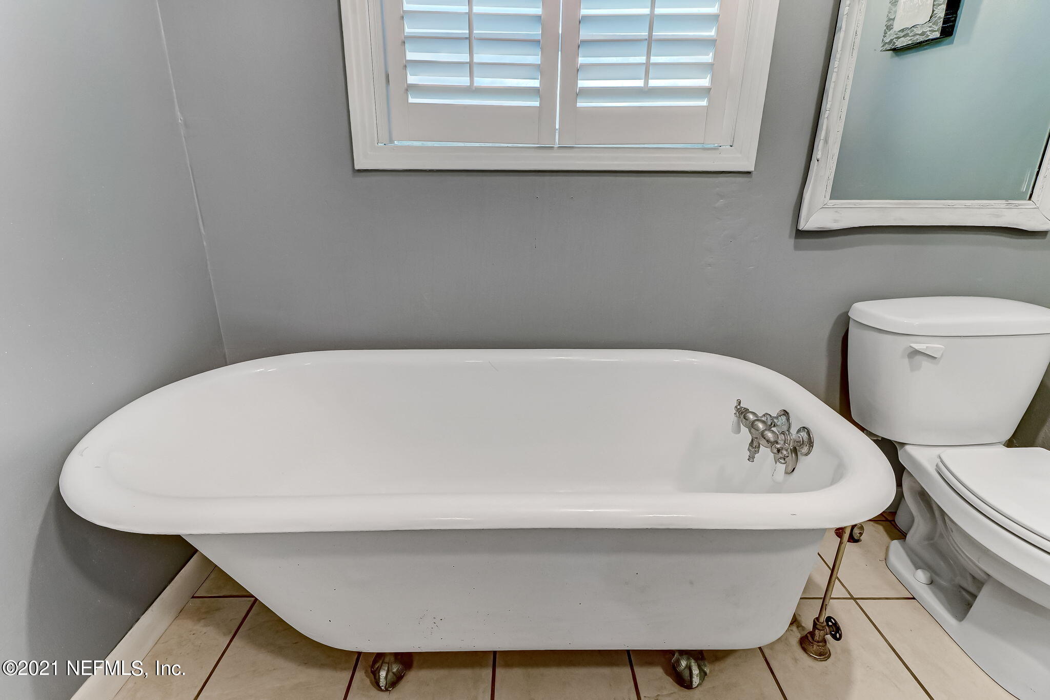 541754 Lem Turner Road Callahan, FL 32011 - Photo 18 of 27 a white bath tub sitting in a bathroom