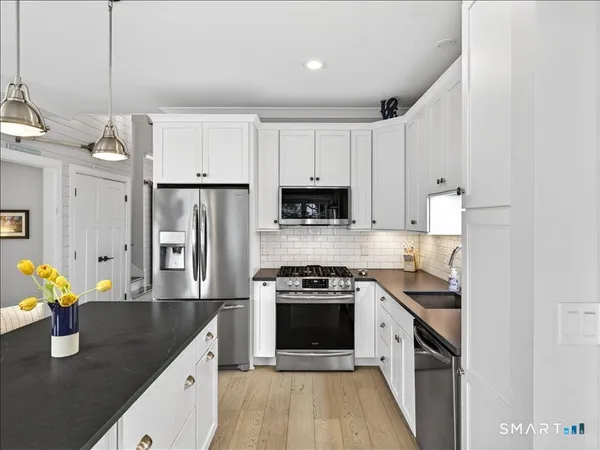 $1,355,000 | 27 Jerome Road, New London, CT 06320