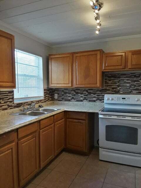 1340 West 33rd Street Riviera Beach, FL 33404 - Photo 5 of 11 20190418171319472259000000-o