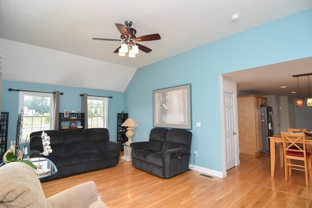 10 Cooperage Way Townsend, MA 01469 - Photo 18 of 34