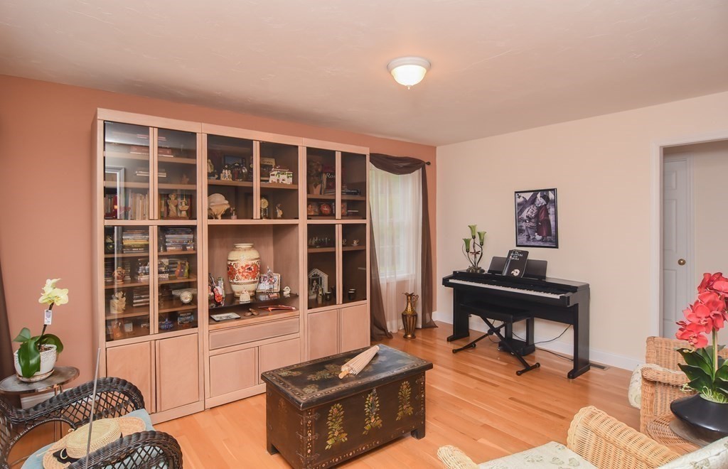 10 Cooperage Way Townsend, MA 01469 - Photo 4 of 34