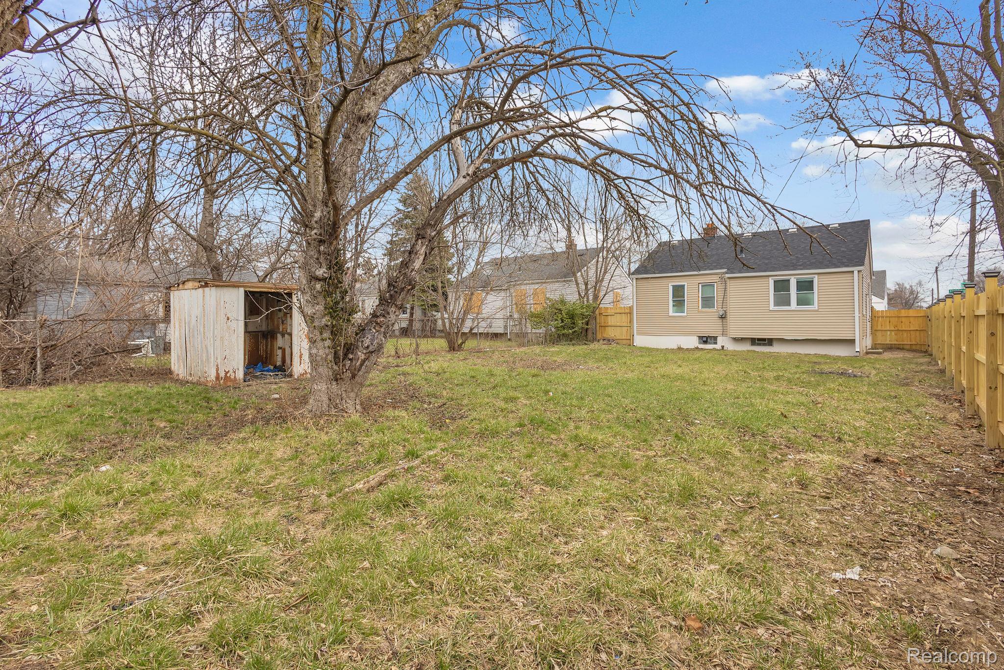 8401 Fielding Street Detroit, MI 48228 - Photo 26 of 34 Fenced backyard featuring a storage unit