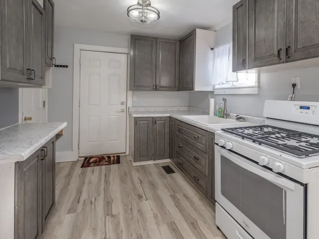 $90,000 | 1910 North Rose Street, Kalamazoo, MI 49007