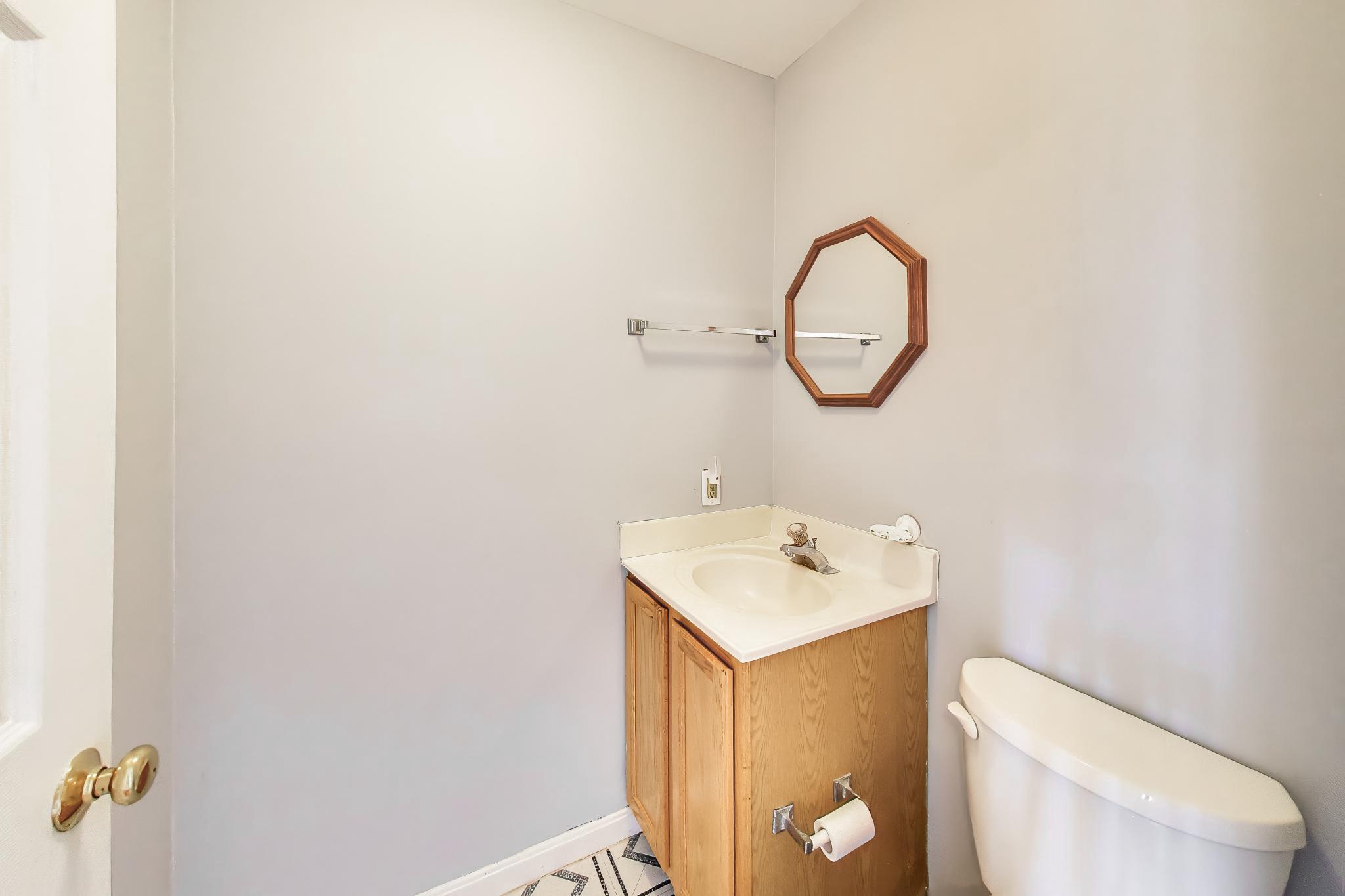 525 Stoakley Road Prince Frederick, MD 20678 - Photo 15 of 41 Main level half-bath.