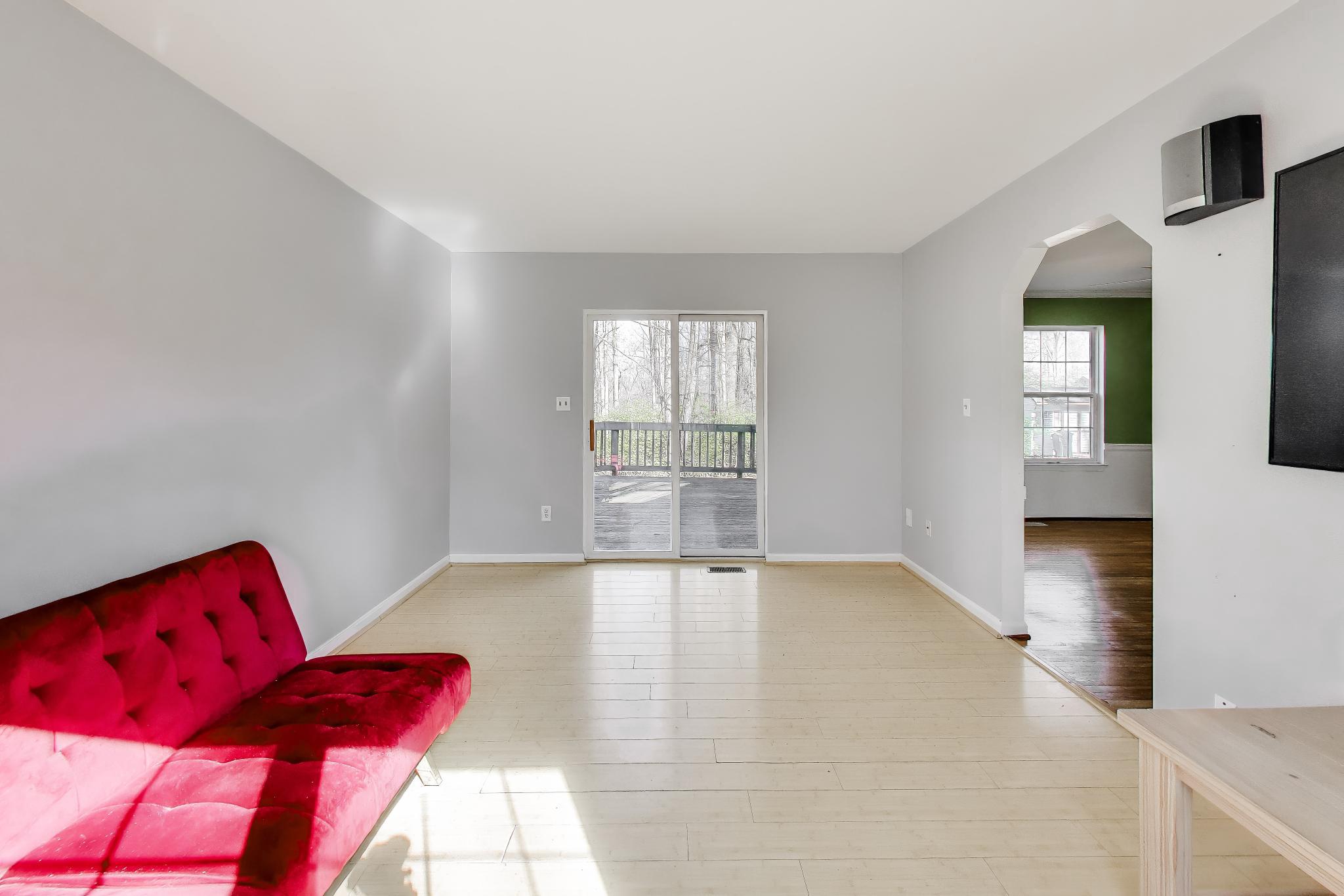 525 Stoakley Road Prince Frederick, MD 20678 - Photo 17 of 41 Large den with access to deck.