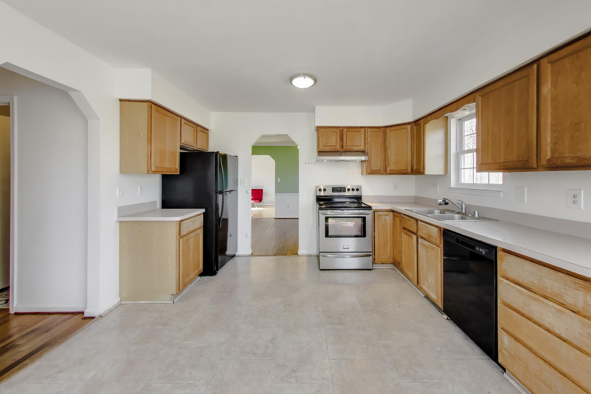 525 Stoakley Road Prince Frederick, MD 20678 - Photo 8 of 41 Spacious eat-in kitchen.