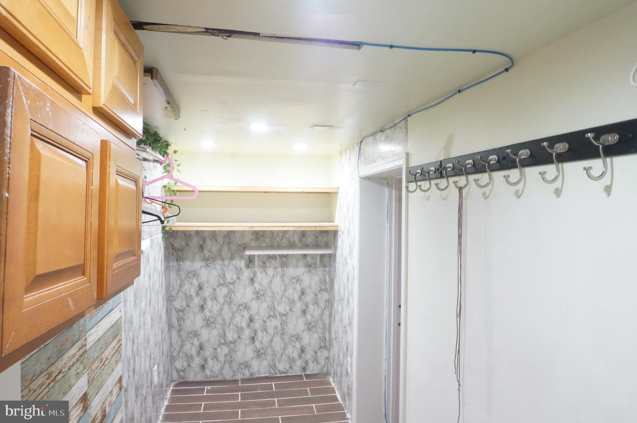 5603 Hawthorne Street Cheverly, MD 20785 - Photo 70 of 88 a bathroom with a shower and a window