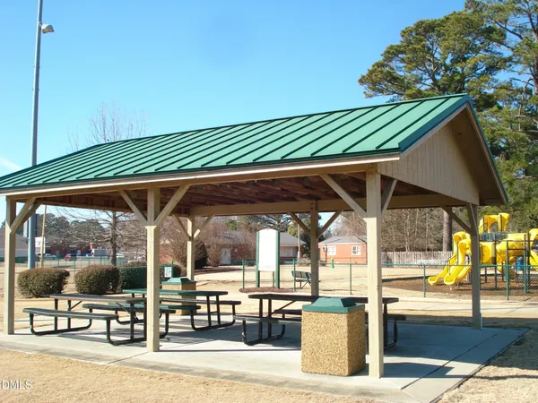 a building view with outdoor space