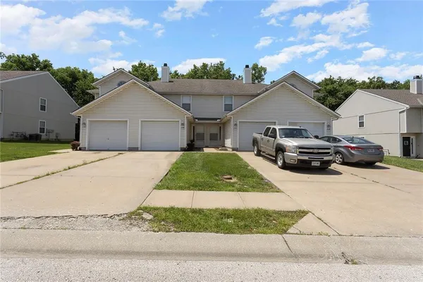 $550,000 | 104 Northeast Dogwood, Oak Grove, MO 64075