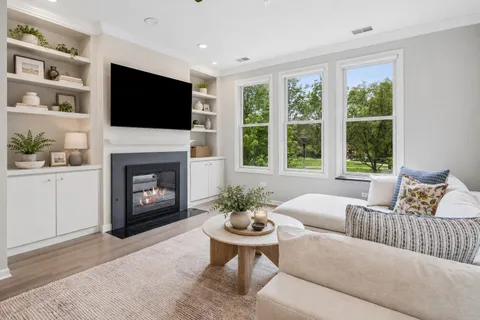 $800,000 | 1035 North Kingsbury Street, Chicago, IL 60610