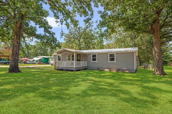 a view of a house with a backyard