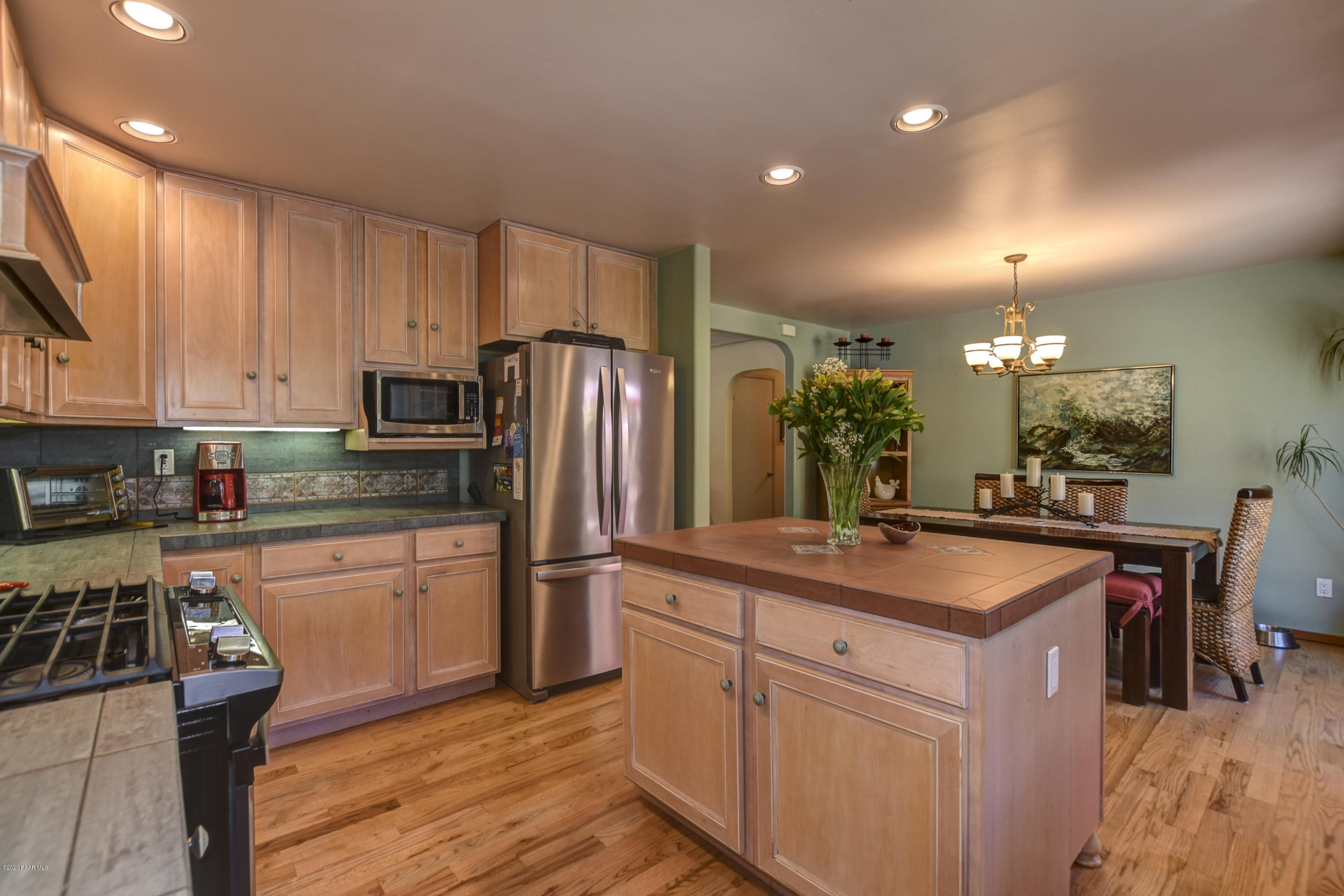 1011 Norris Road Prescott, AZ 86305 - Photo 17 of 62 017_Kitchen with gas stove