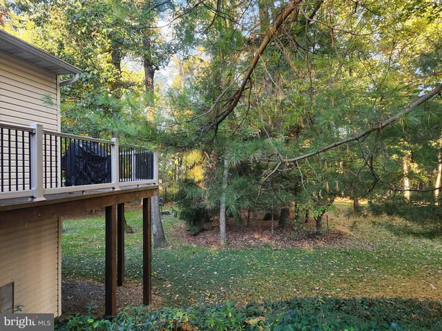 a view of a house with backyard