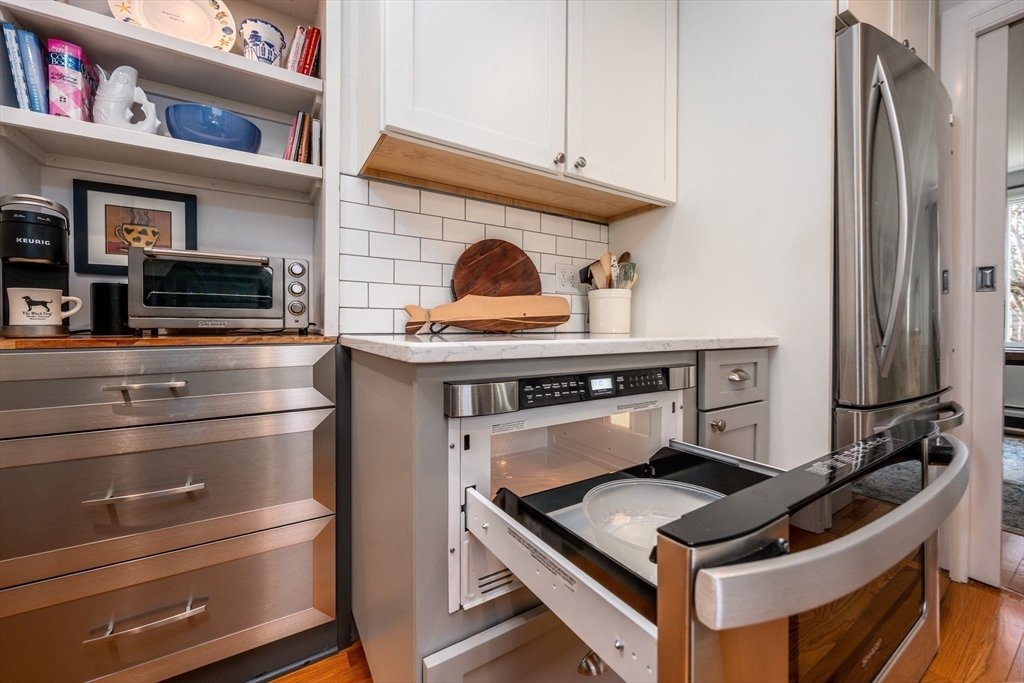 142 Chestnut Street Barnstable, MA 02601 - Photo 11 of 42 a stove top oven sitting inside of a kitchen