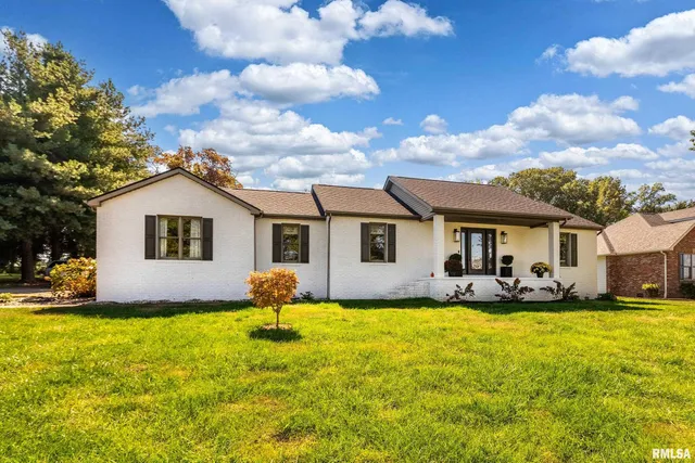 $339,000 | 2701 Hickory Lane, Marion, IL 62959