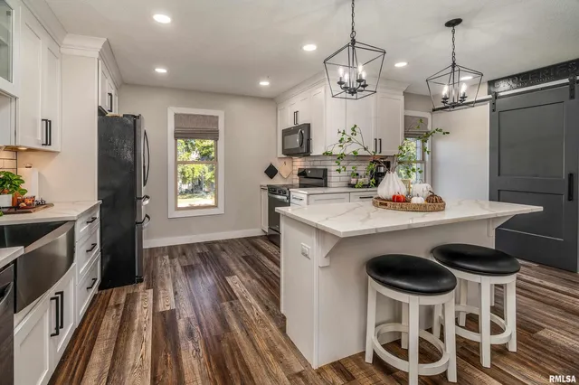 $339,000 | 2701 Hickory Lane, Marion, IL 62959