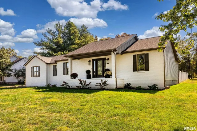 $339,000 | 2701 Hickory Lane, Marion, IL 62959