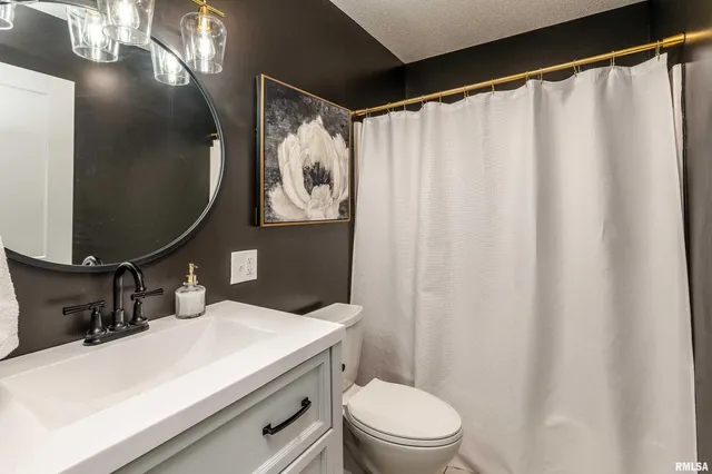 $339,000 | 2701 Hickory Lane, Marion, IL 62959