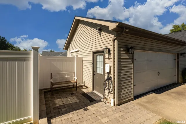 $339,000 | 2701 Hickory Lane, Marion, IL 62959