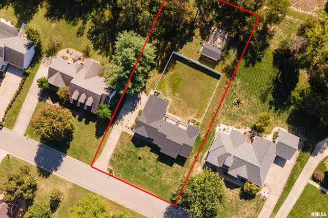 $339,000 | 2701 Hickory Lane, Marion, IL 62959