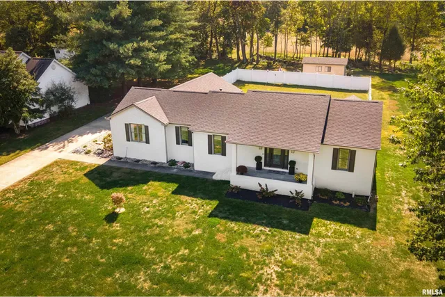 $339,000 | 2701 Hickory Lane, Marion, IL 62959