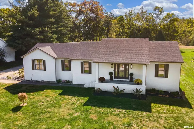 $339,000 | 2701 Hickory Lane, Marion, IL 62959