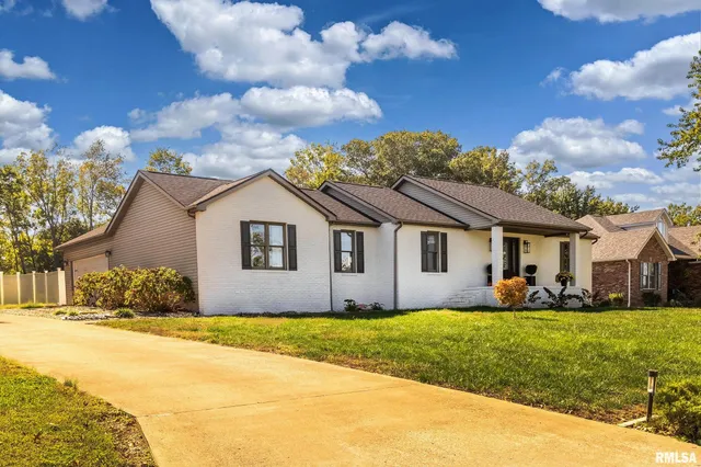 $339,000 | 2701 Hickory Lane, Marion, IL 62959